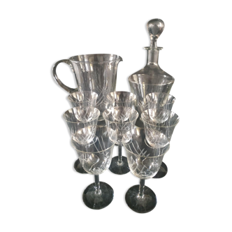 Service in broc glass + decanter + 8 Vintage chiseled foot glasses
