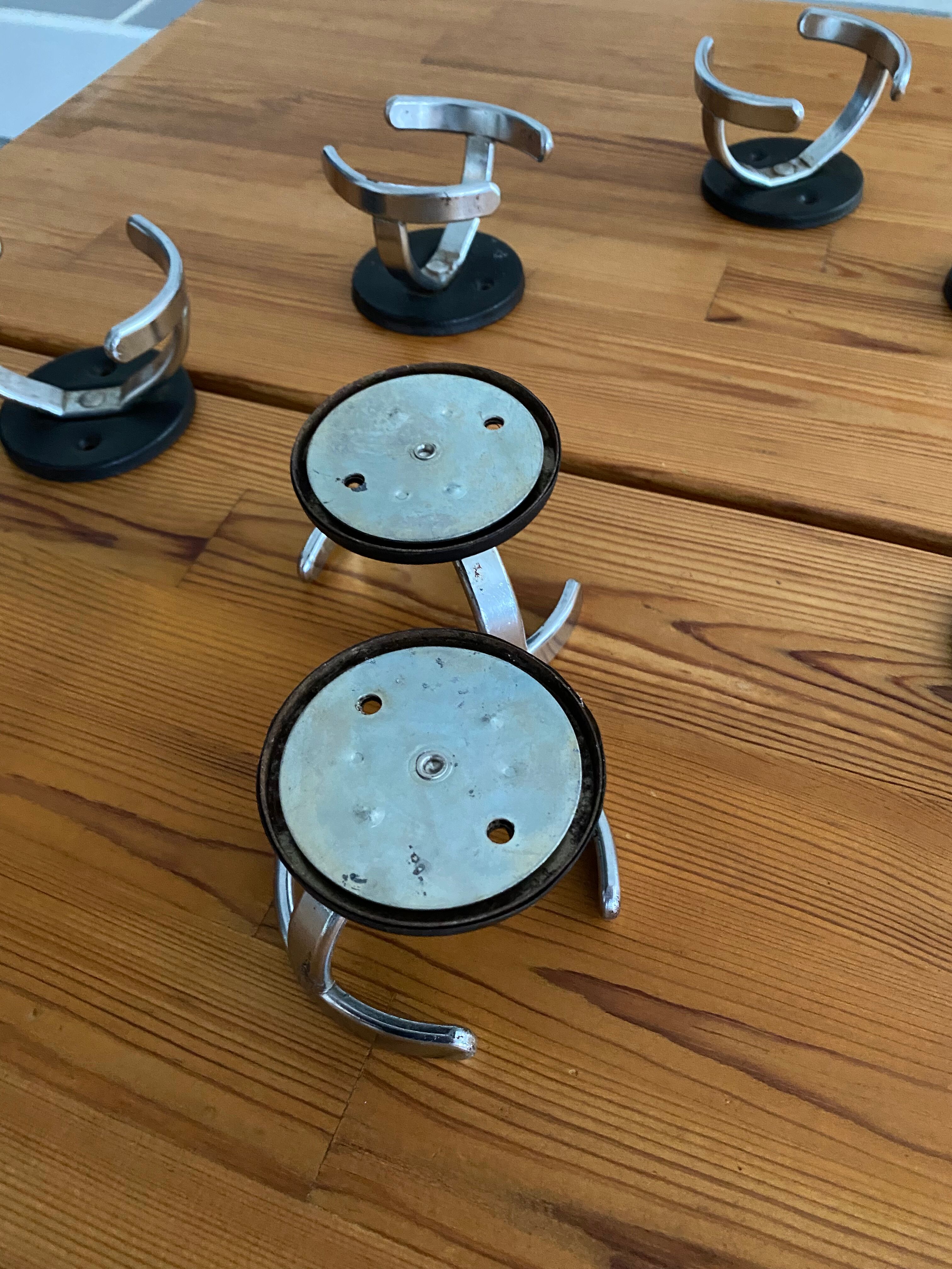 7 vintage steel patères 50s