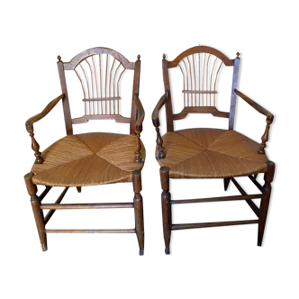 Deux fauteuils gerbe de style provençal du début 19éme siècle assises paillées
