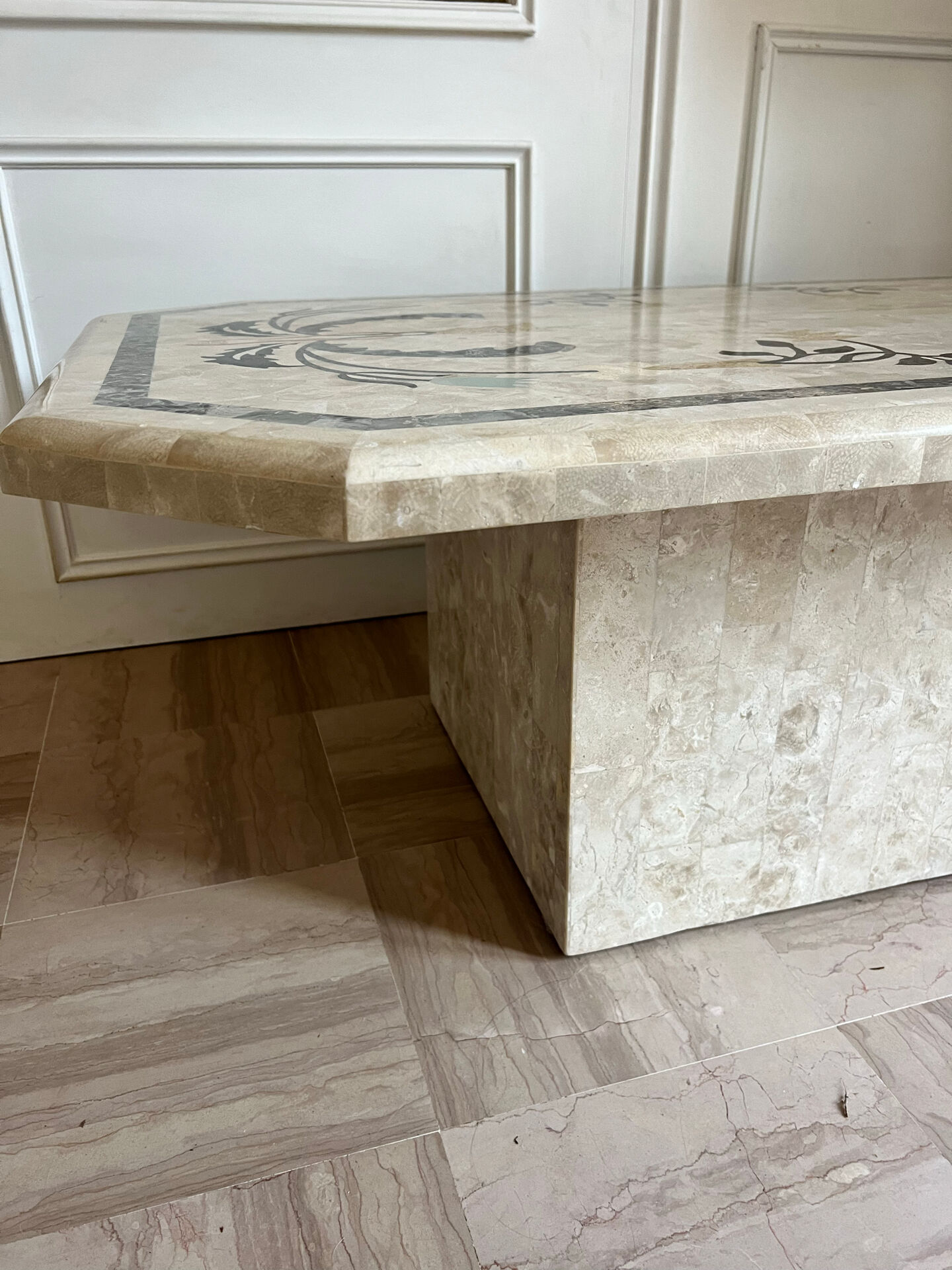 Table basse années 70-80 marqueterie de marbre tessellé -décor florale