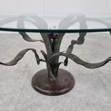 Table basse à fleurs en acier sculpté, années 1970