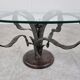 Table basse à fleurs en acier sculpté, années 1970