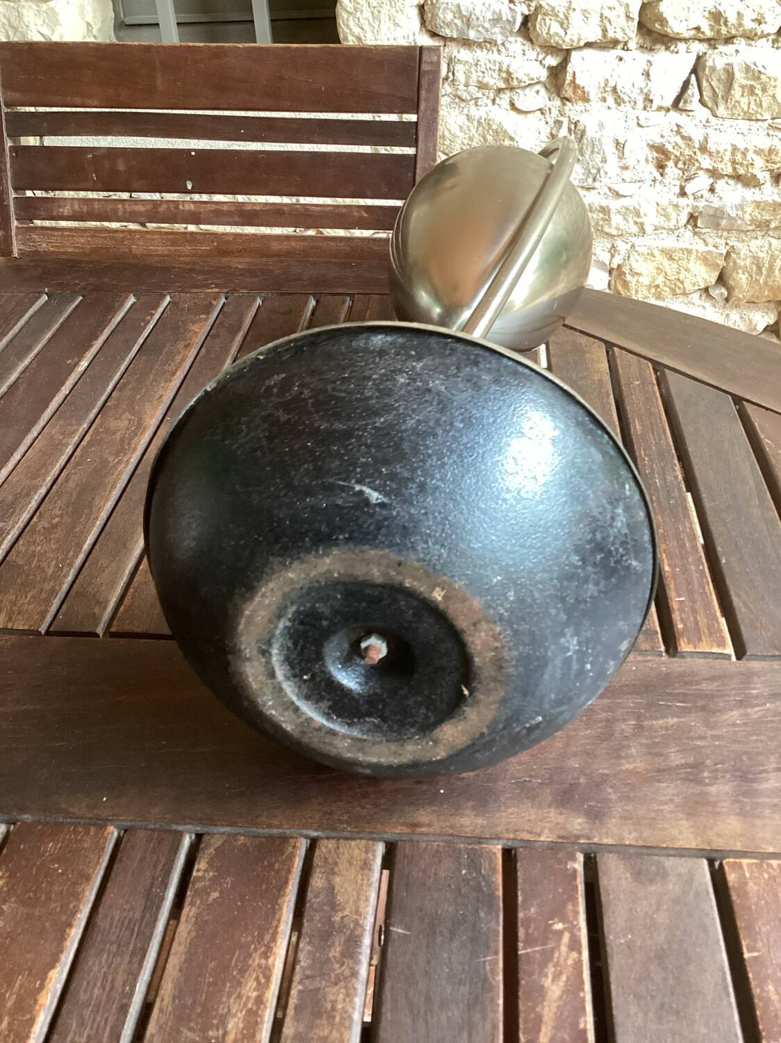 Free-standing ashtray