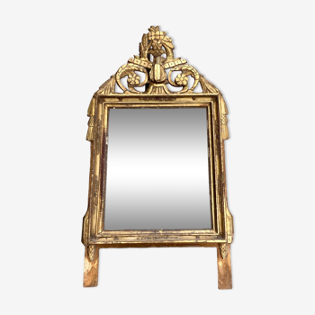 Miroir ancien en bois doré à décor de fleurettes - fin XVIIIe