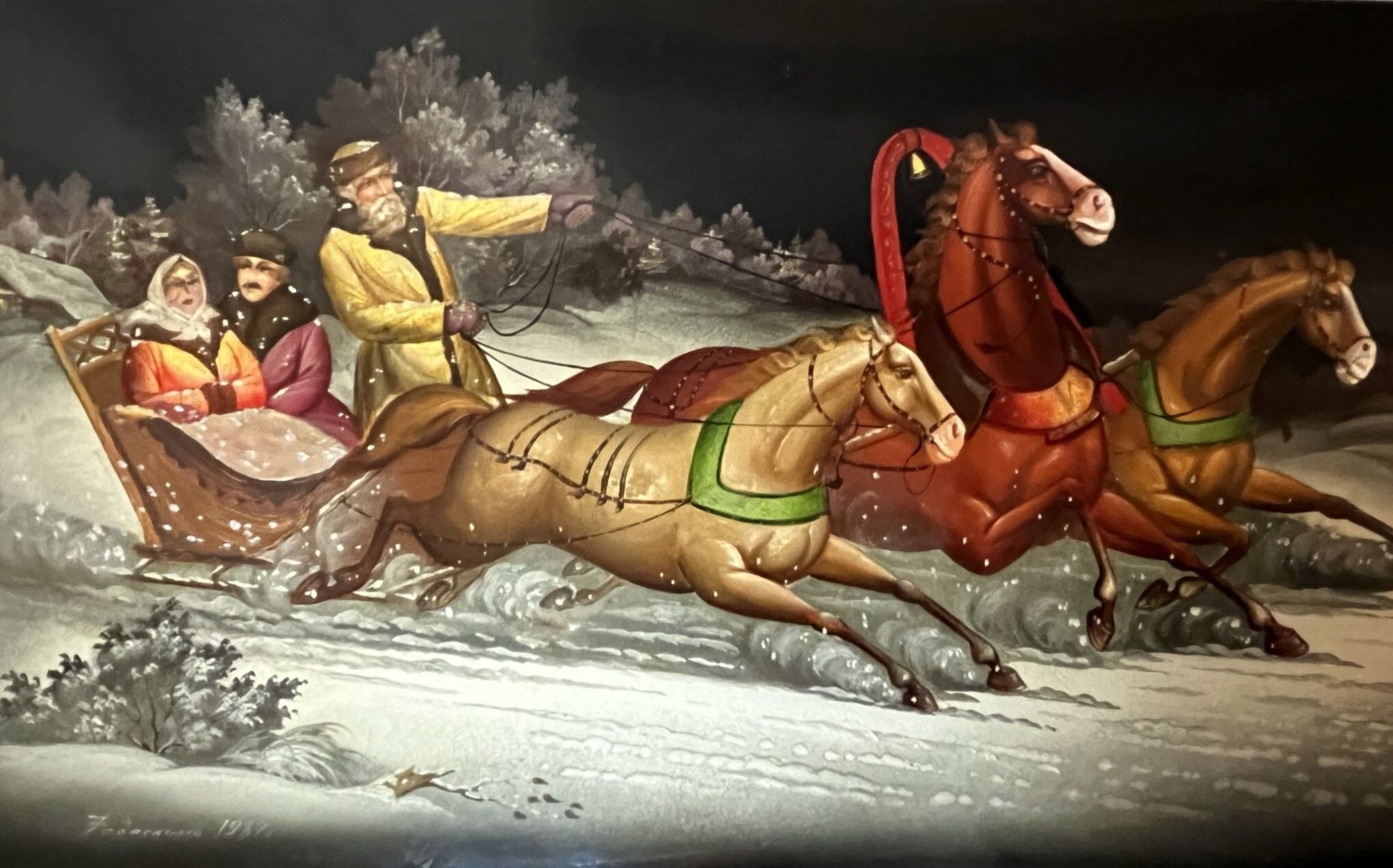 Peinture sur bois laqué Russie, Fedoskino, décor troïka datée 1987