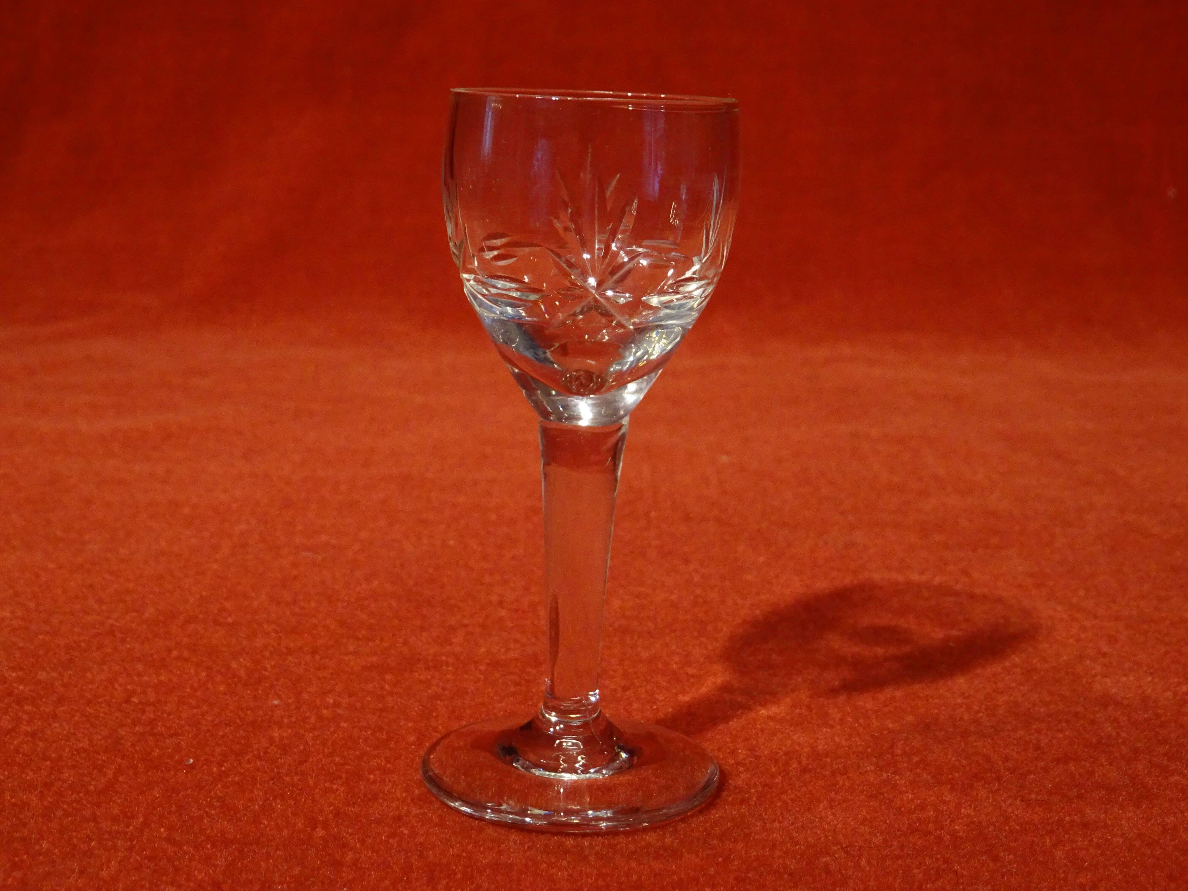 8 glasses in crystal alcohol liqueur