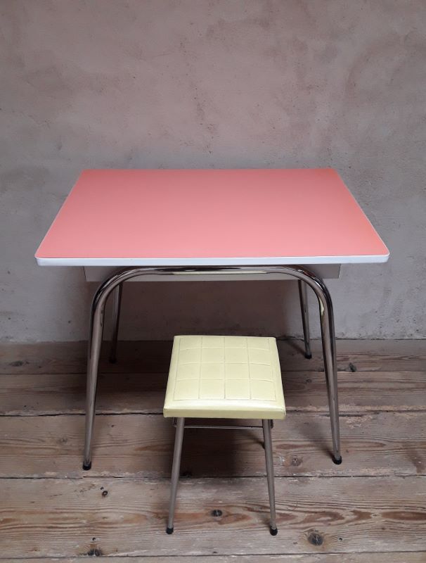 Table formica chrome