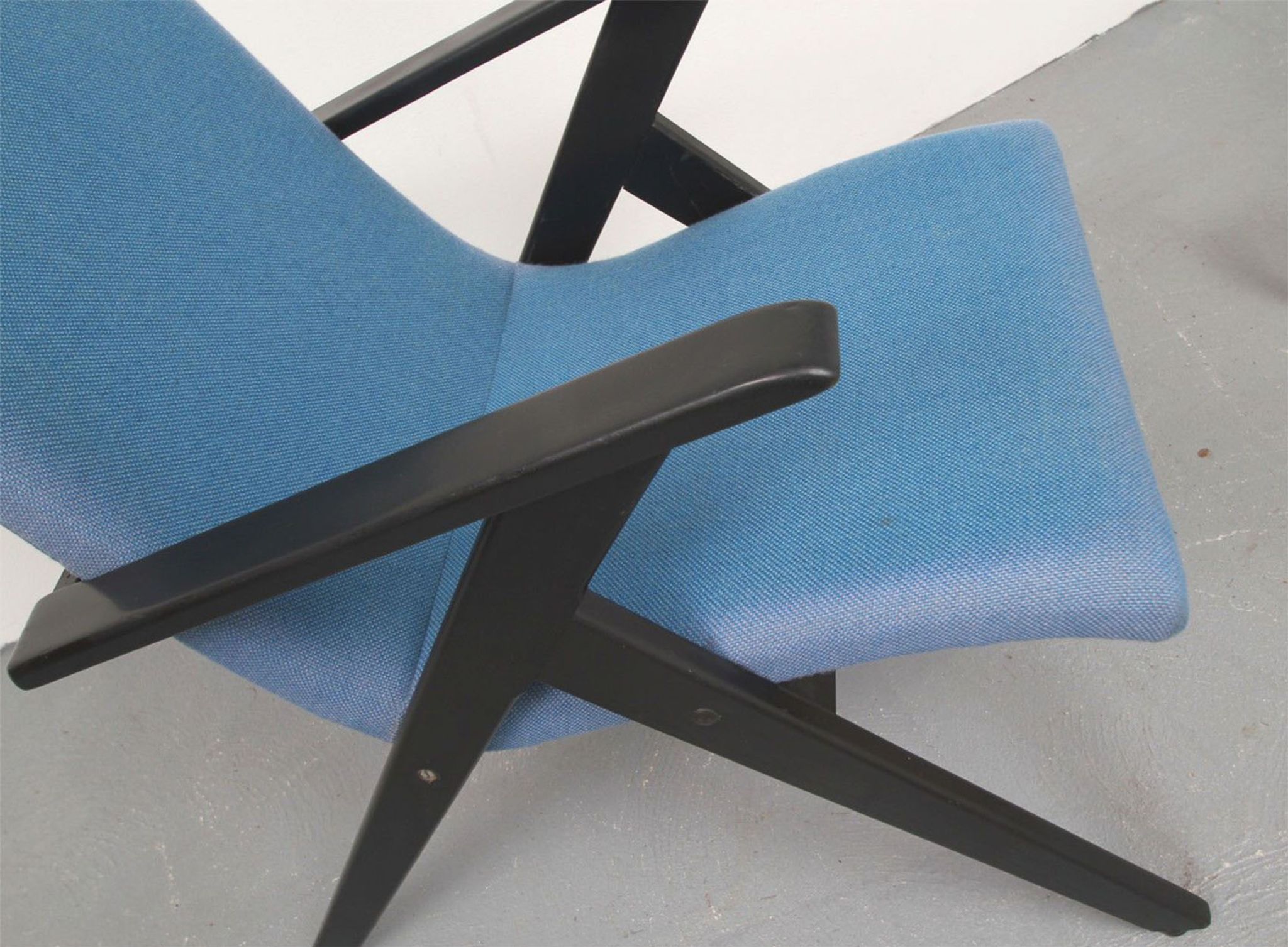 Fauteuil ciseaux des années 1950 en bleu