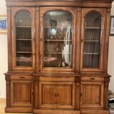 Solid wood dresser – classic style – very good condition
