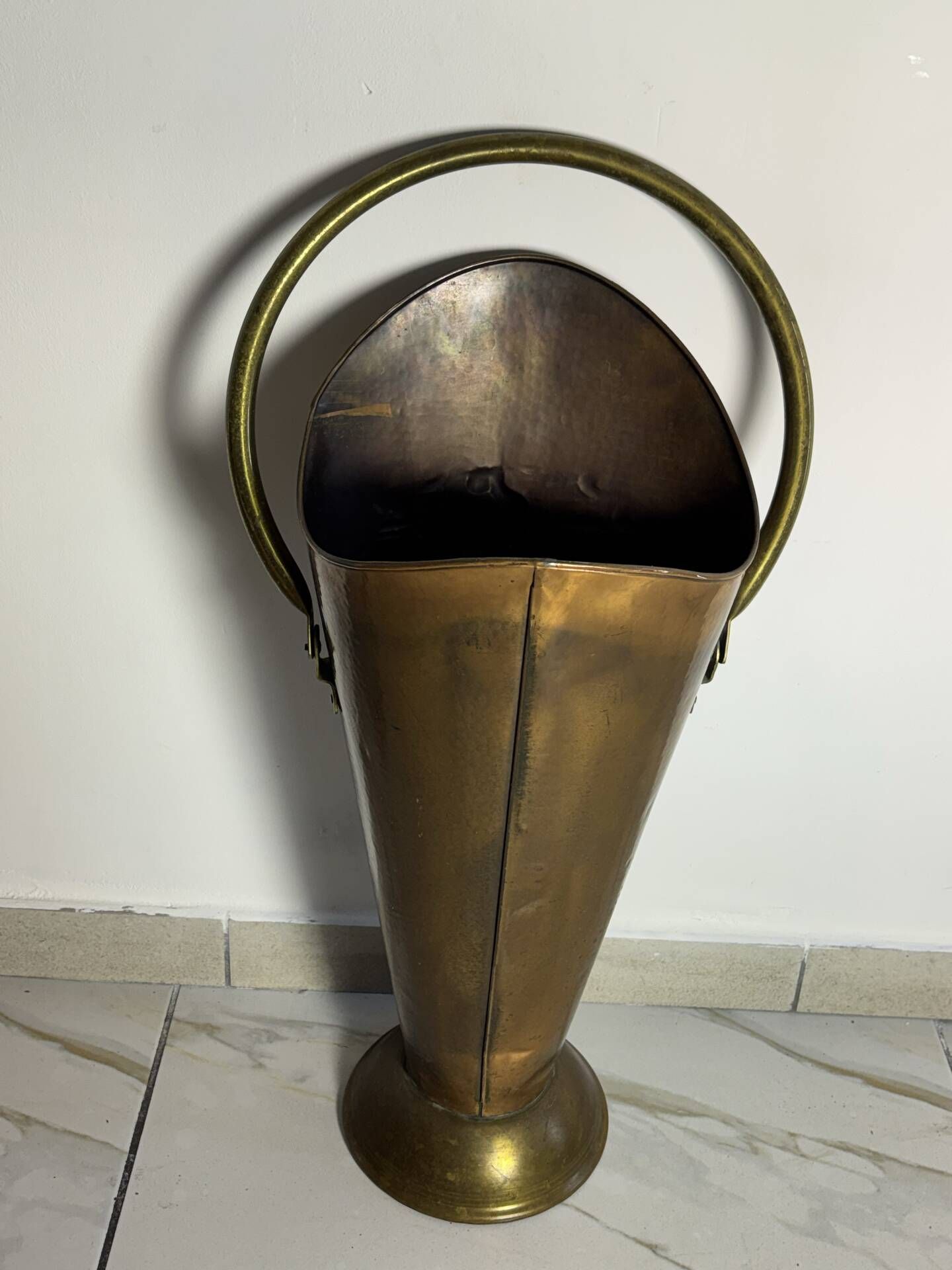 Vintage umbrella stands in solid brass and copper – Relief decoration