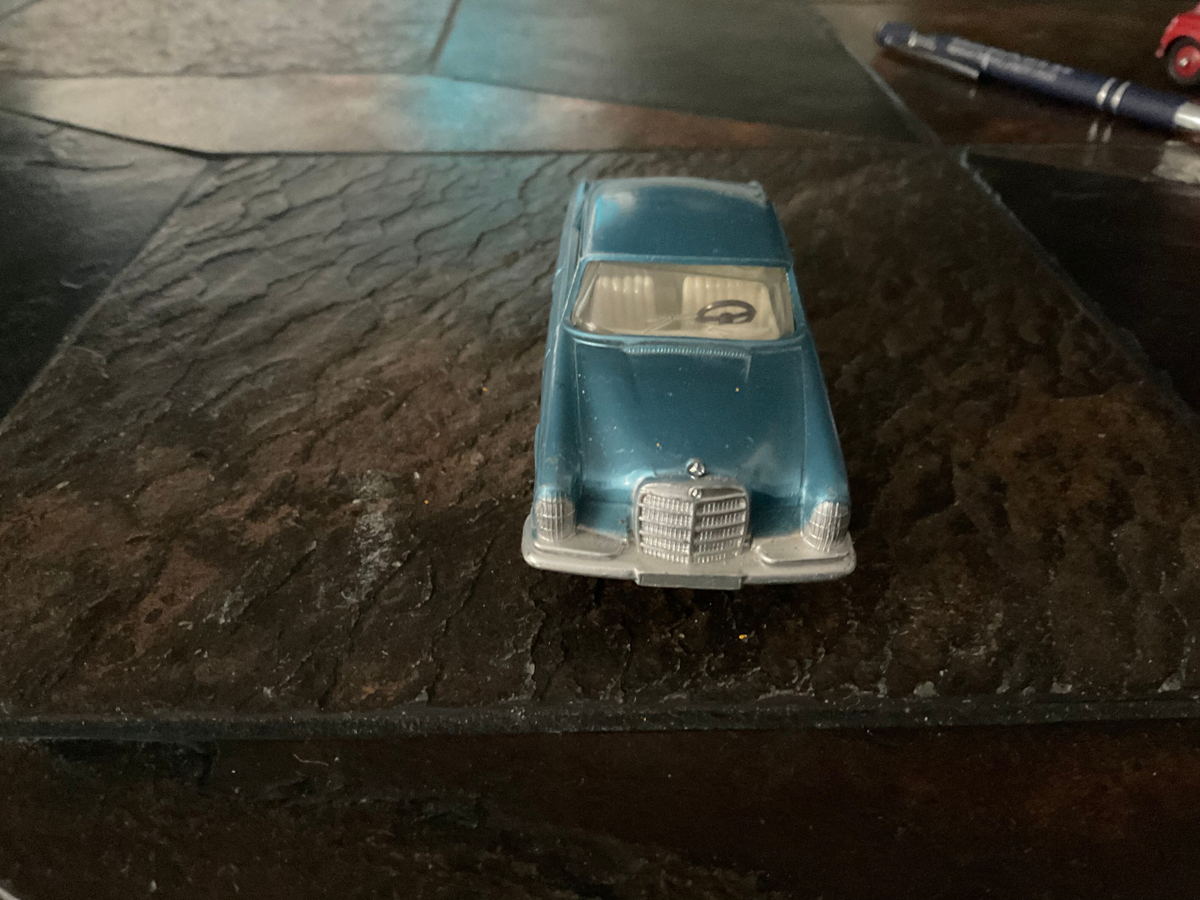 Car Dinky toys . Mercedes Benz 300 SE