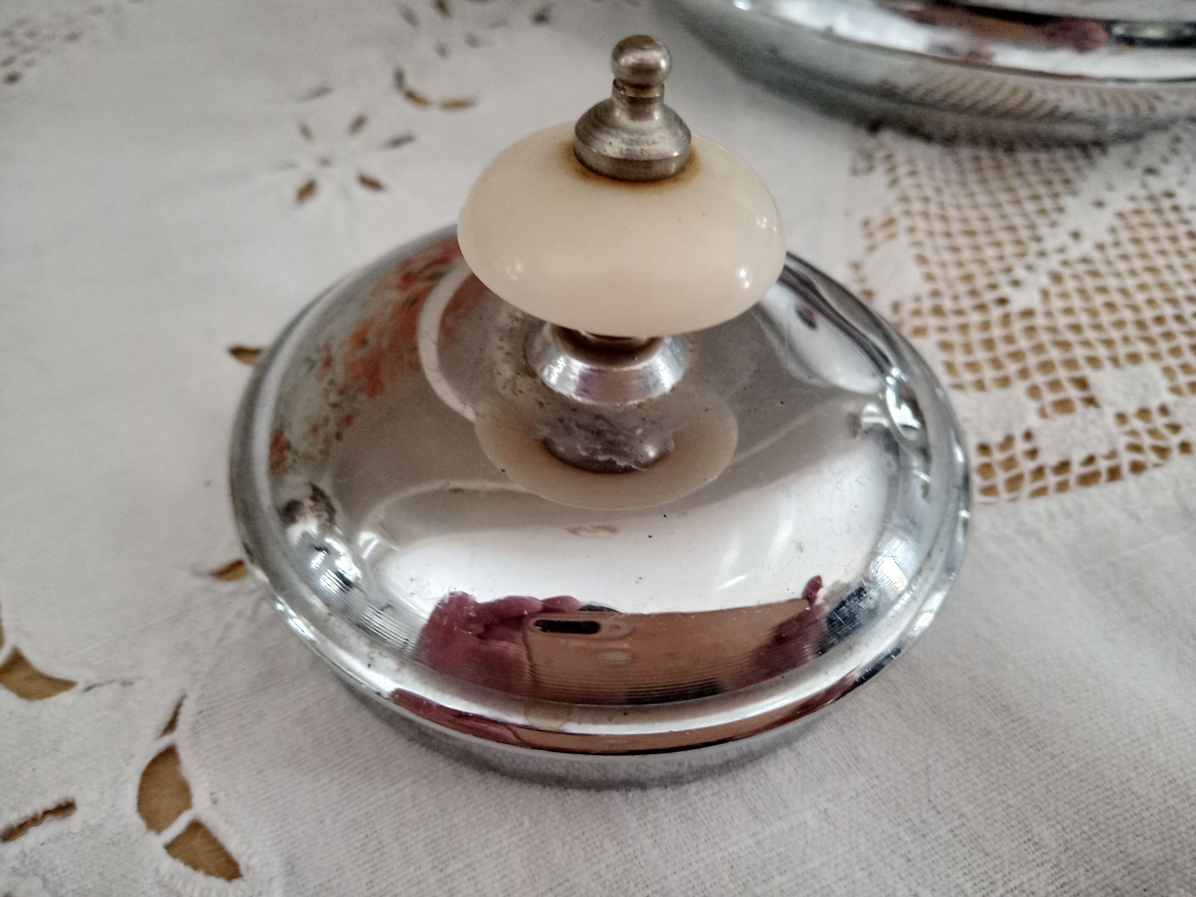 Vintage English teapot in chromed metal and bakelite "Denlagh Products"