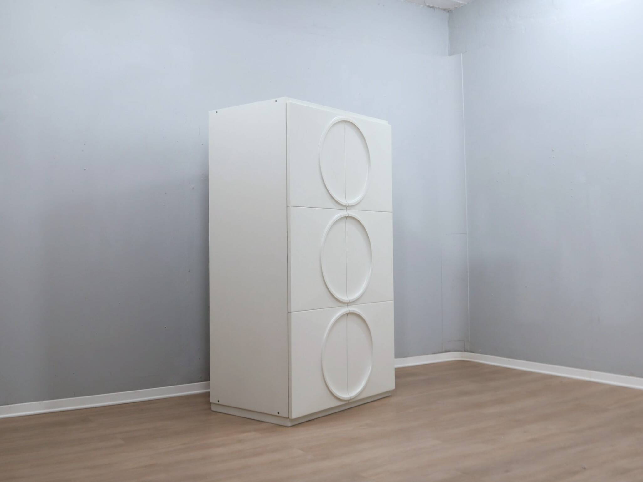 Italian Space Age Wardrobe white lacquered F.lli Proserpio 1960s