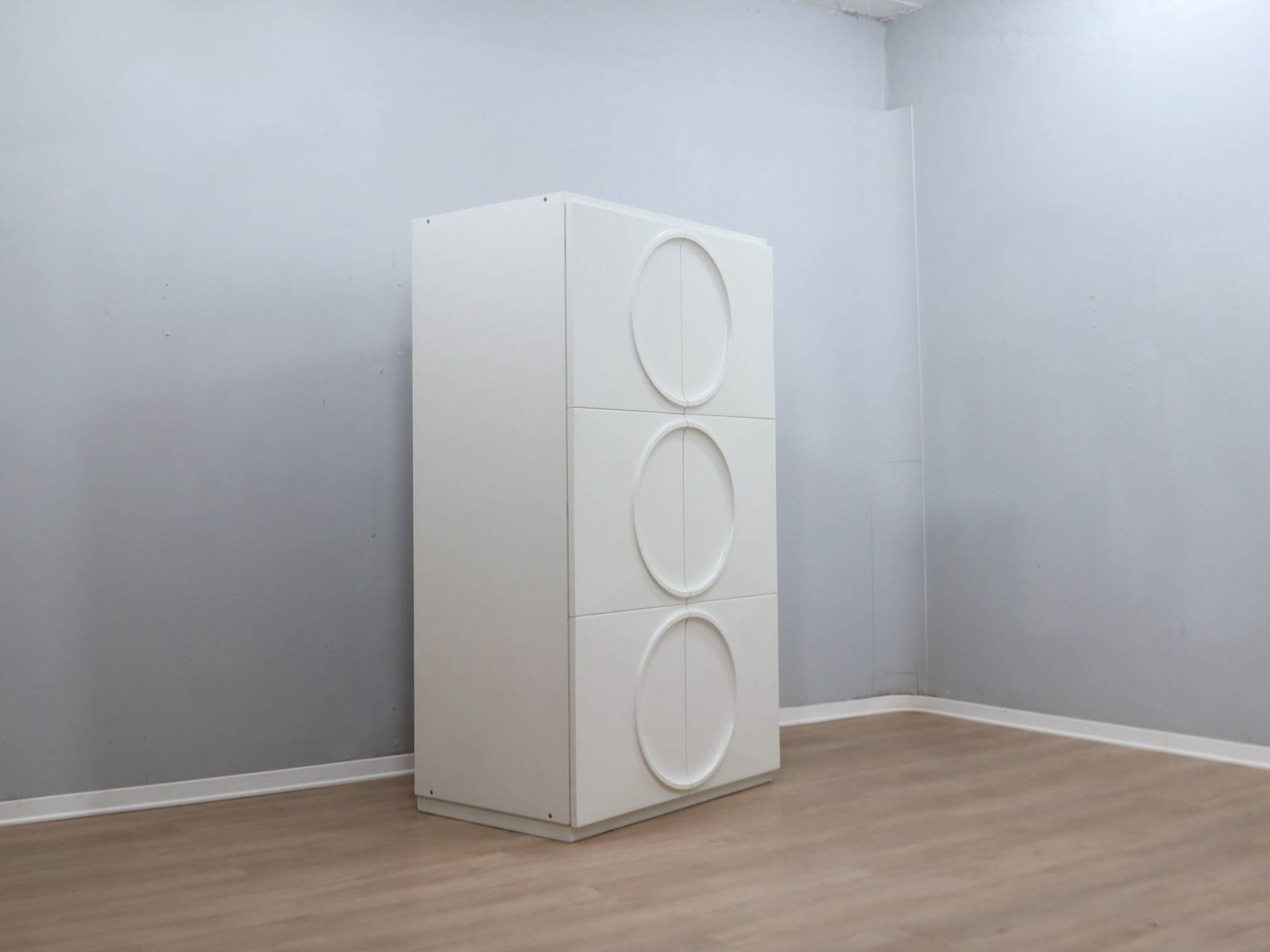 Italian Space Age Wardrobe white lacquered F.lli Proserpio 1960s
