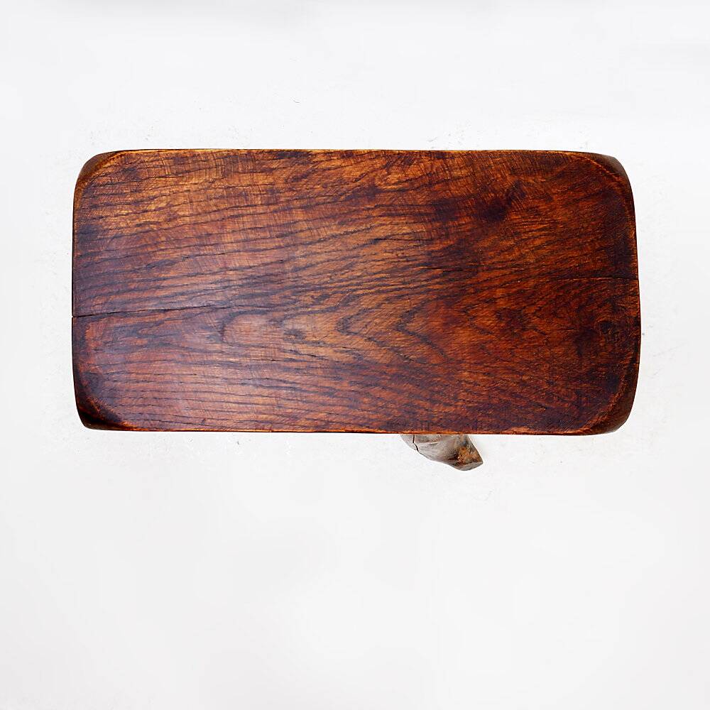 Rustic brutalist tripod stool in wood - Natural shape - 1950s/60s