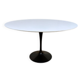 Tulip round table by Eero Saarinen for Knoll