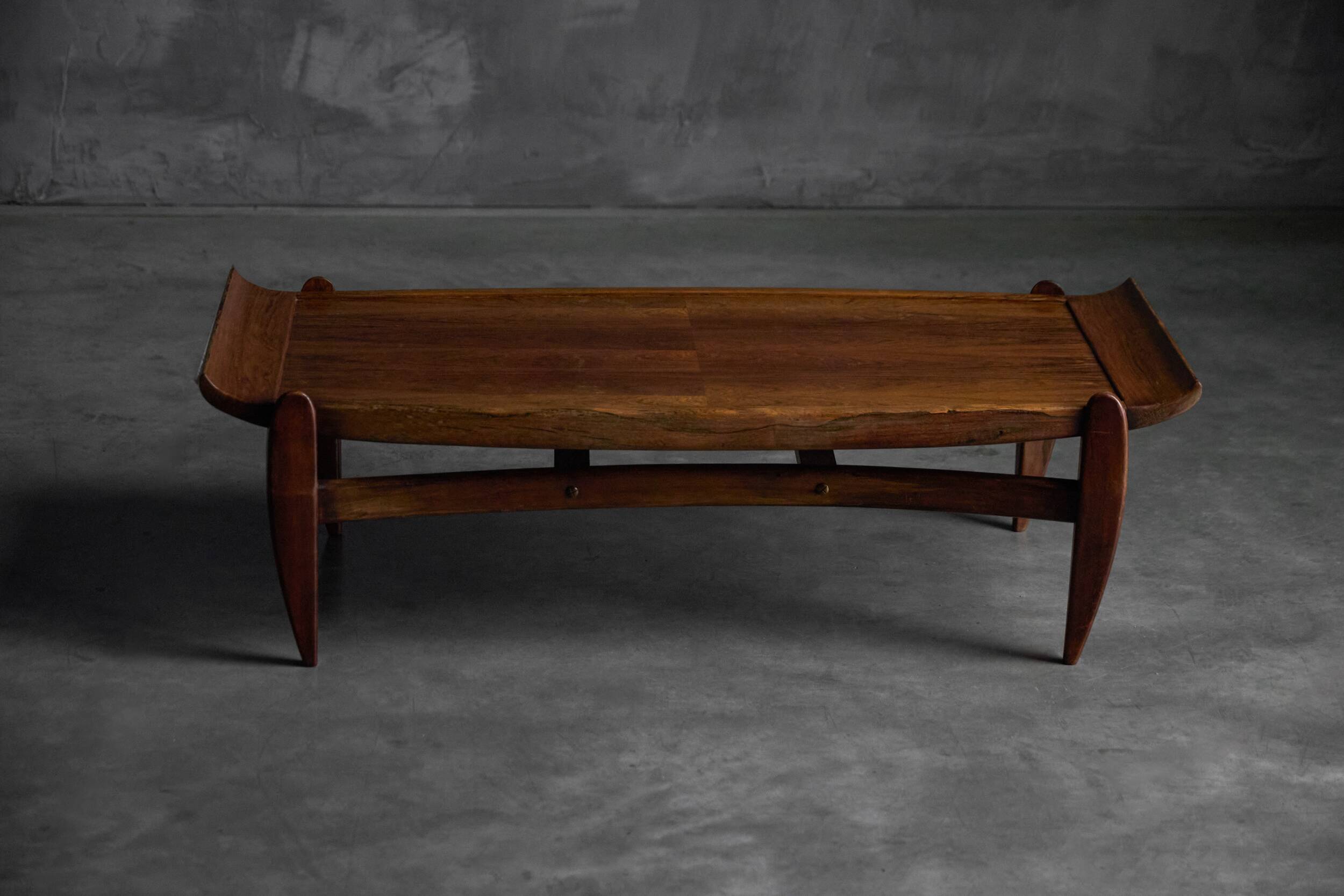 Table basse moderne brésilienne de Jean Gillon, Brésil, années 1960