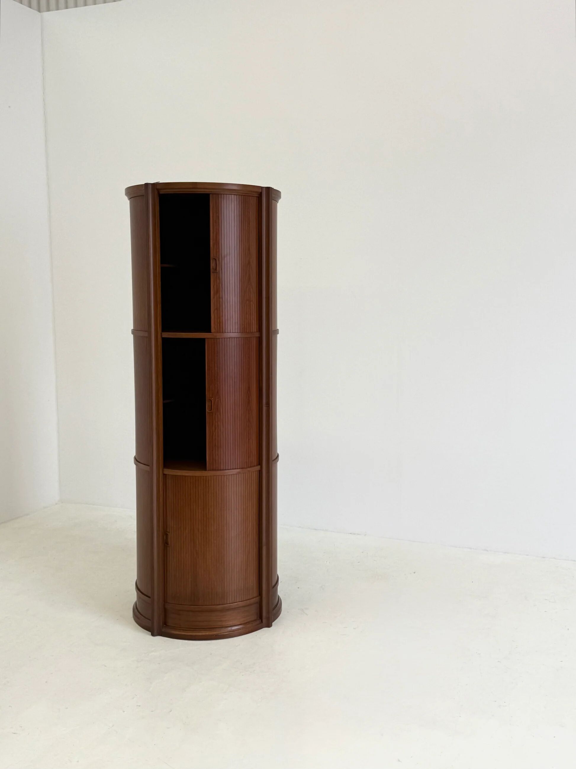 Sculptural Italian bar and storage cabinet by Gianfranco Frattini