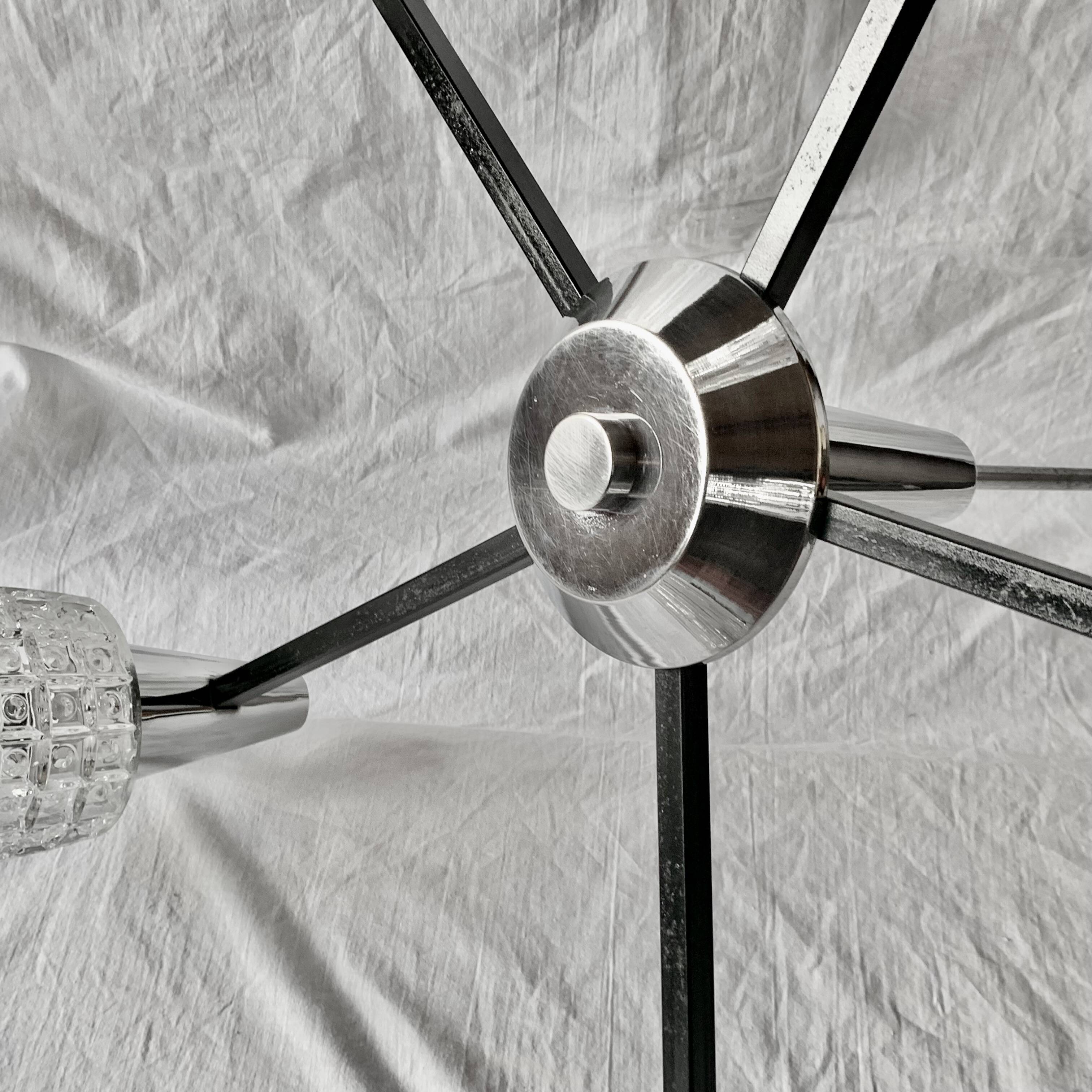 Large modernist chandelier in chromed metal and textured glass - 5 arms