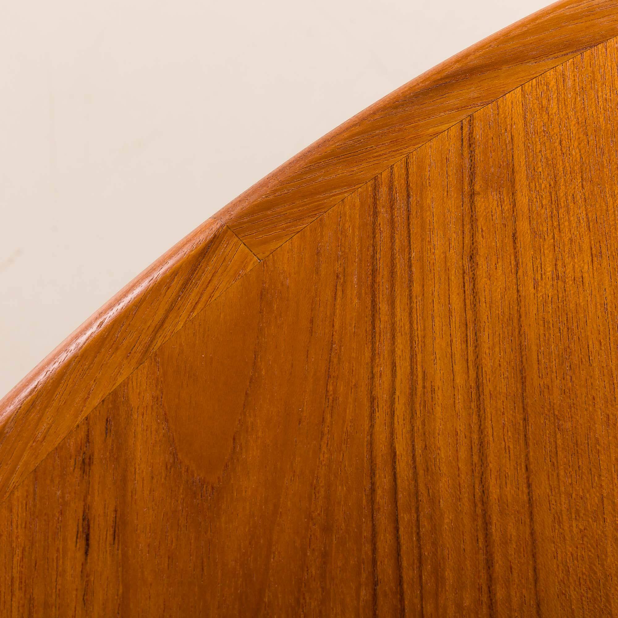 Danish round teak expandable table with 2 leaves, 1960s