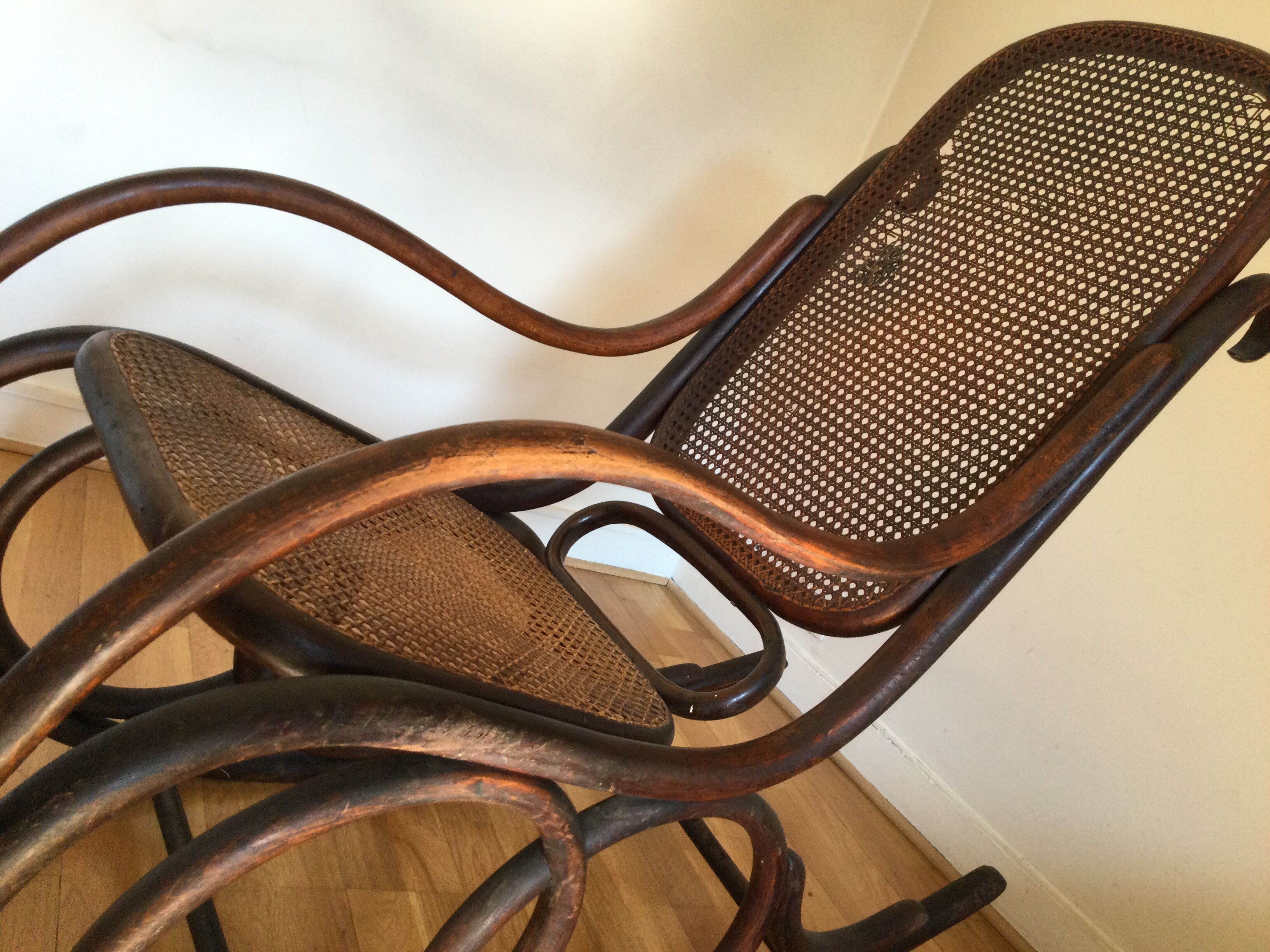 Armchair / rocking chair canned style