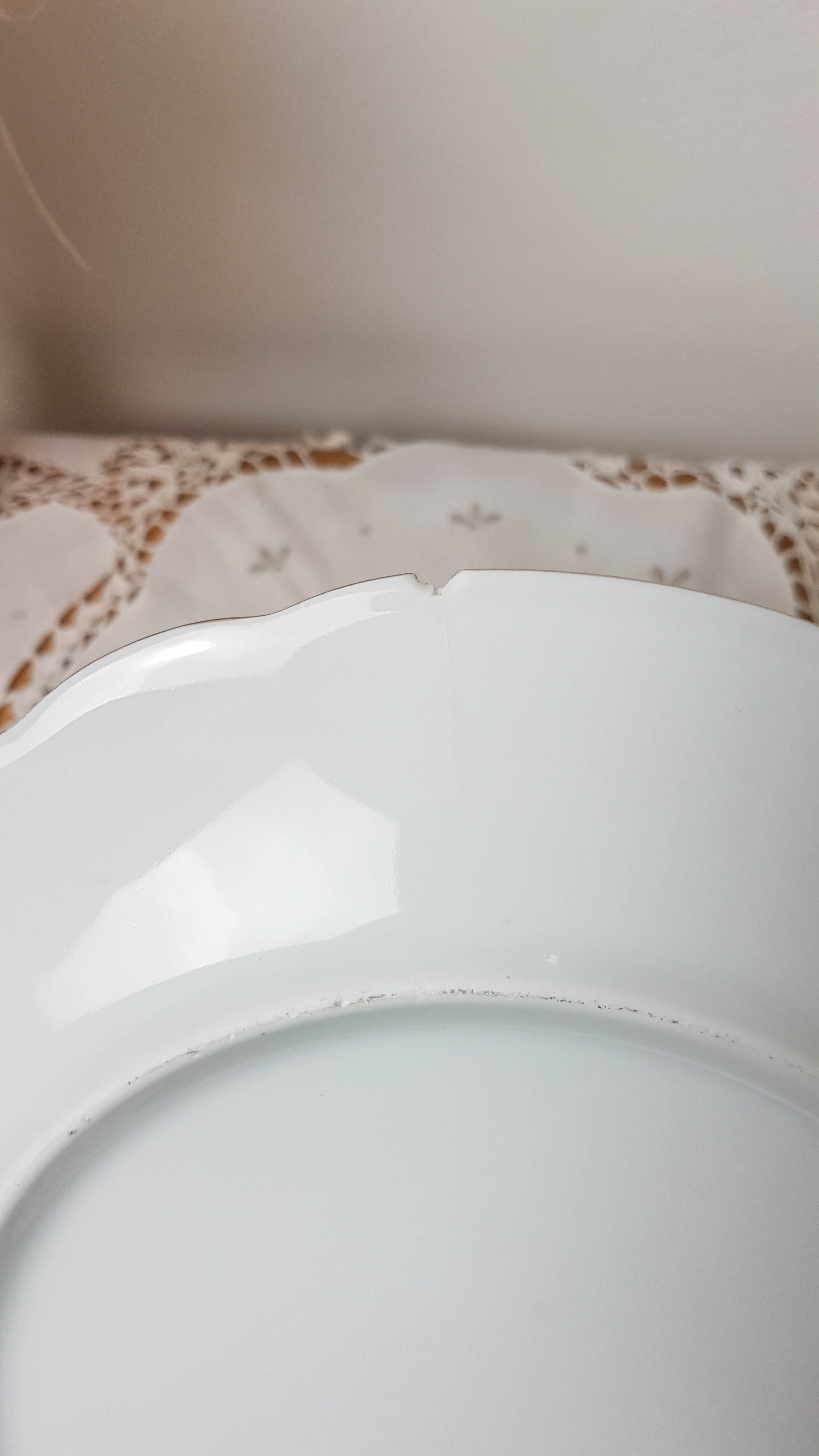 Lot of 4 flat plates Limoges FD Chauvigny golden white rose pattern