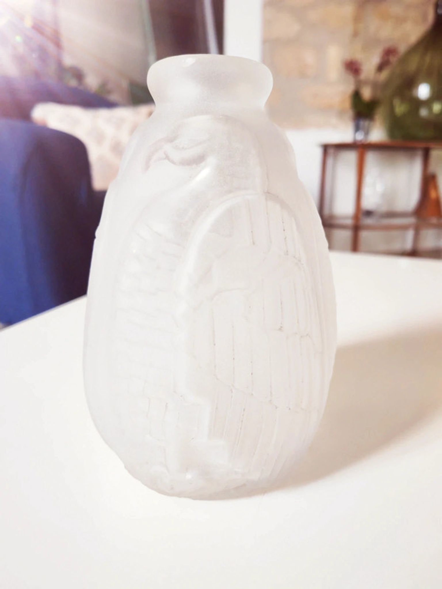 Art deco vase in pressed glass molded eagle