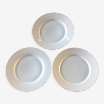 3 assiettes plates en faïence blanche