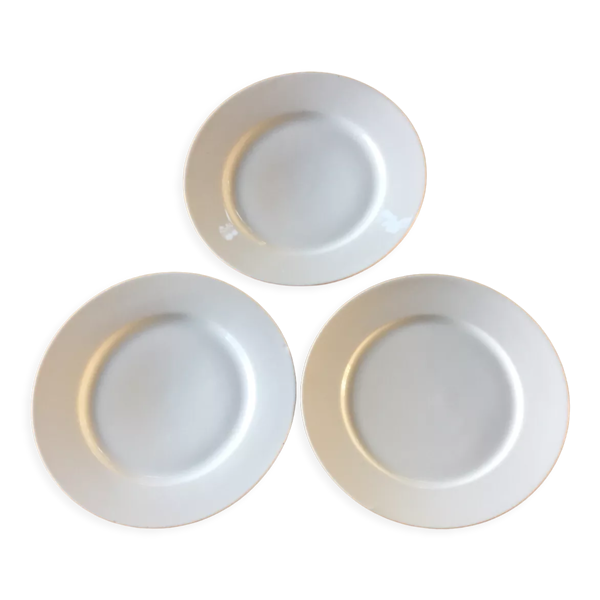 3 assiettes plates en faïence blanche
