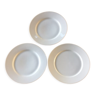 3 assiettes plates en faïence blanche