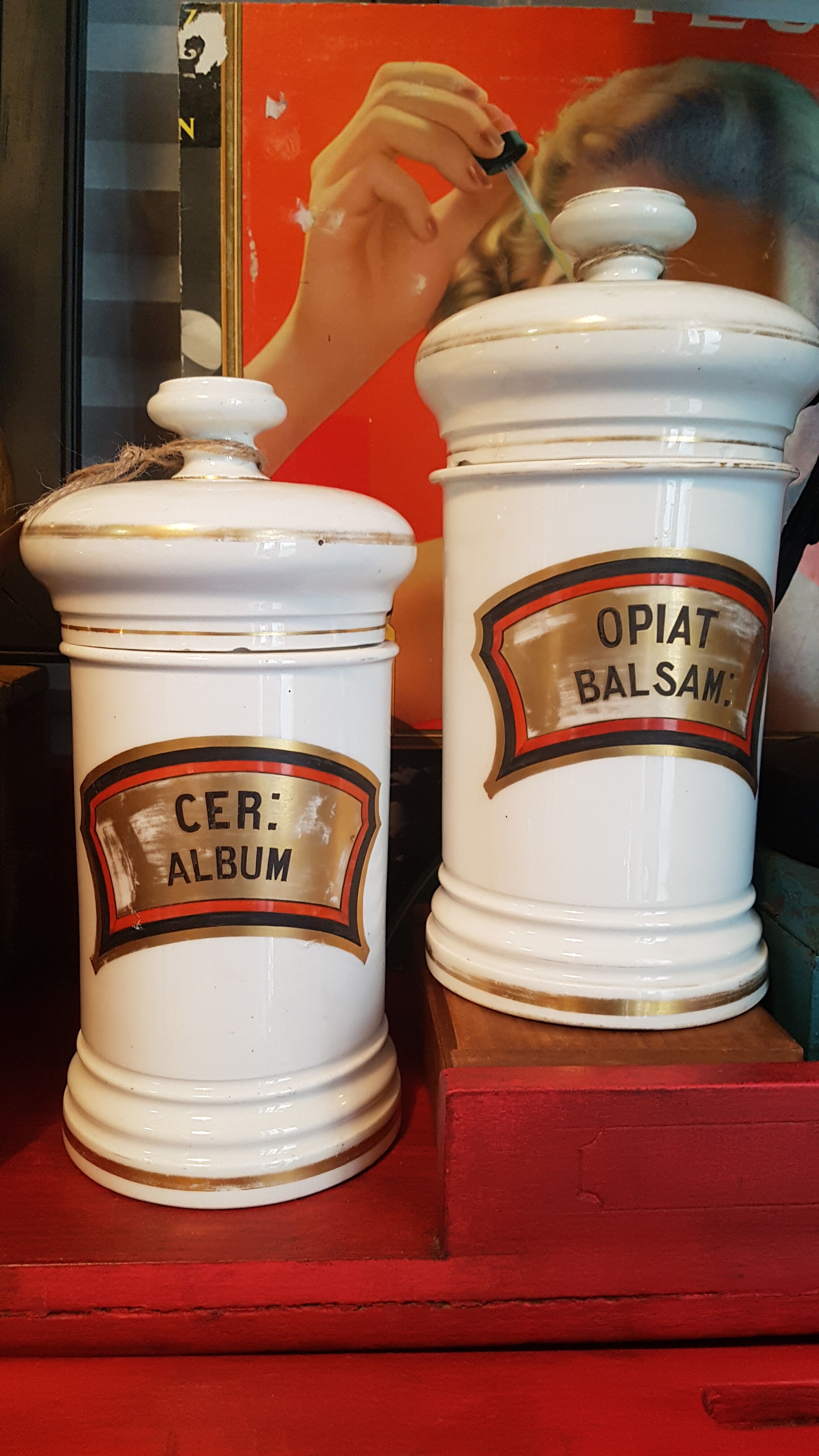 Pots old apothecary lot of 2