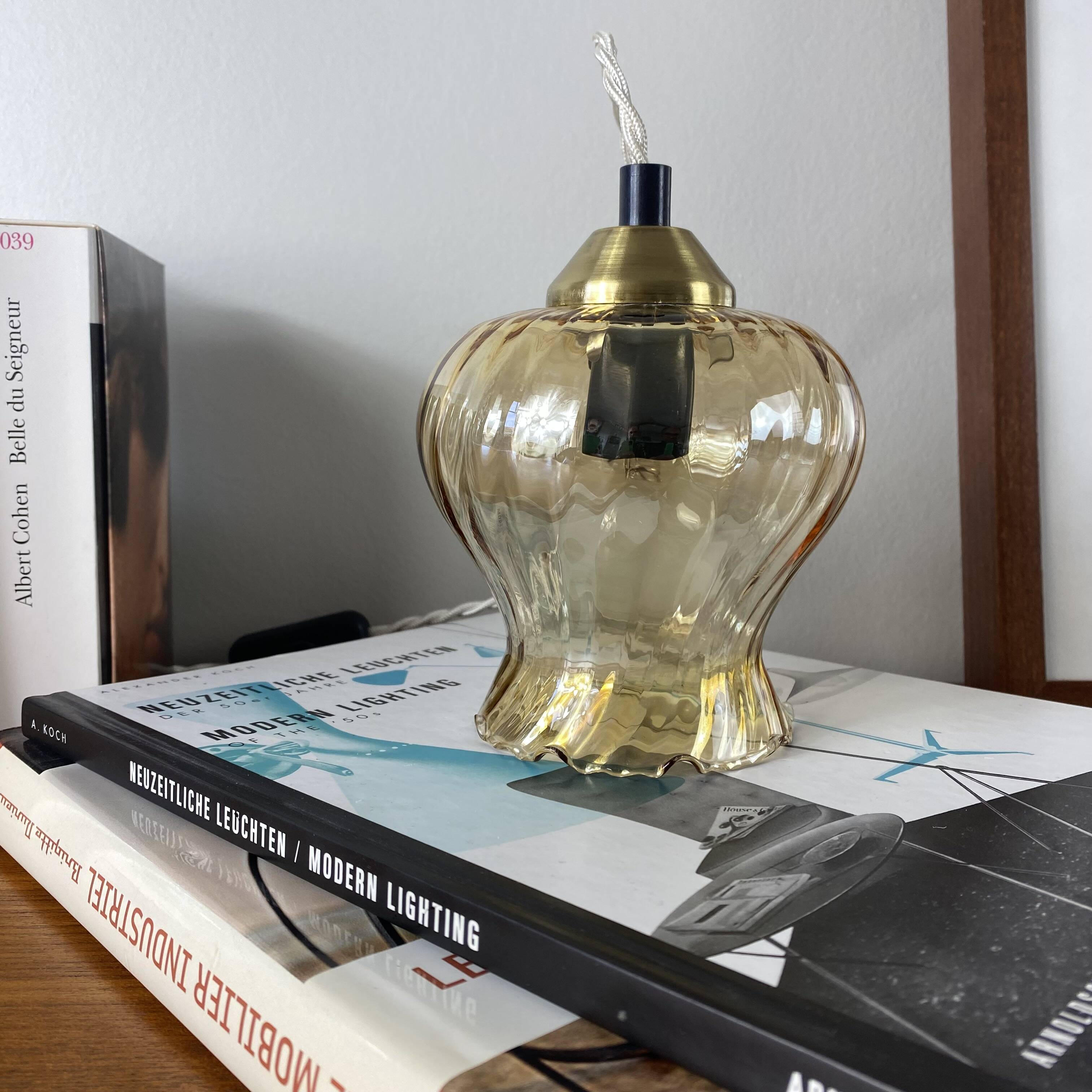 Vintage tulip-shaped portable lamp in gilded glass.