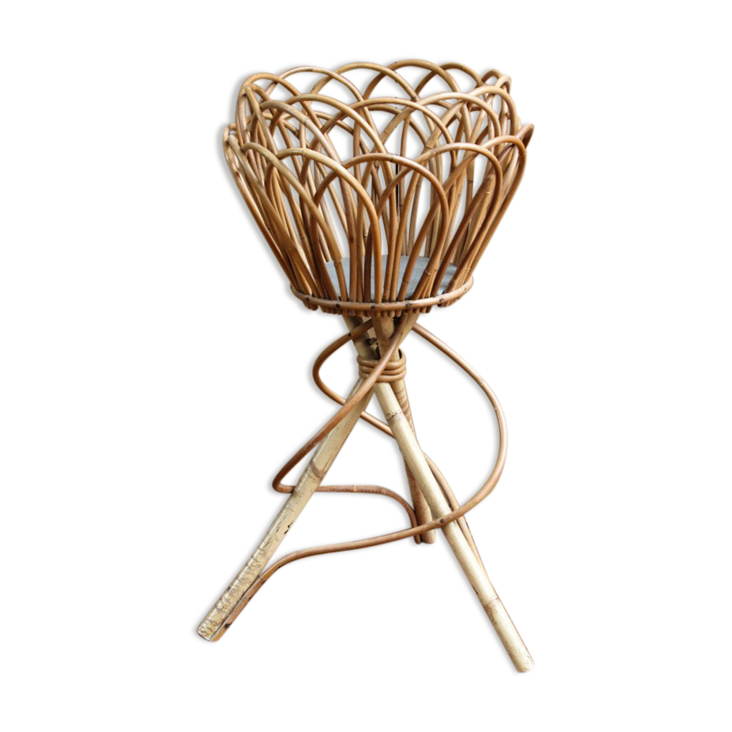 Wicker plant stand