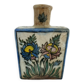 Flacon persan, vase ancien à décor polychrome de fleurs, style Kagjar, céramique ancienne