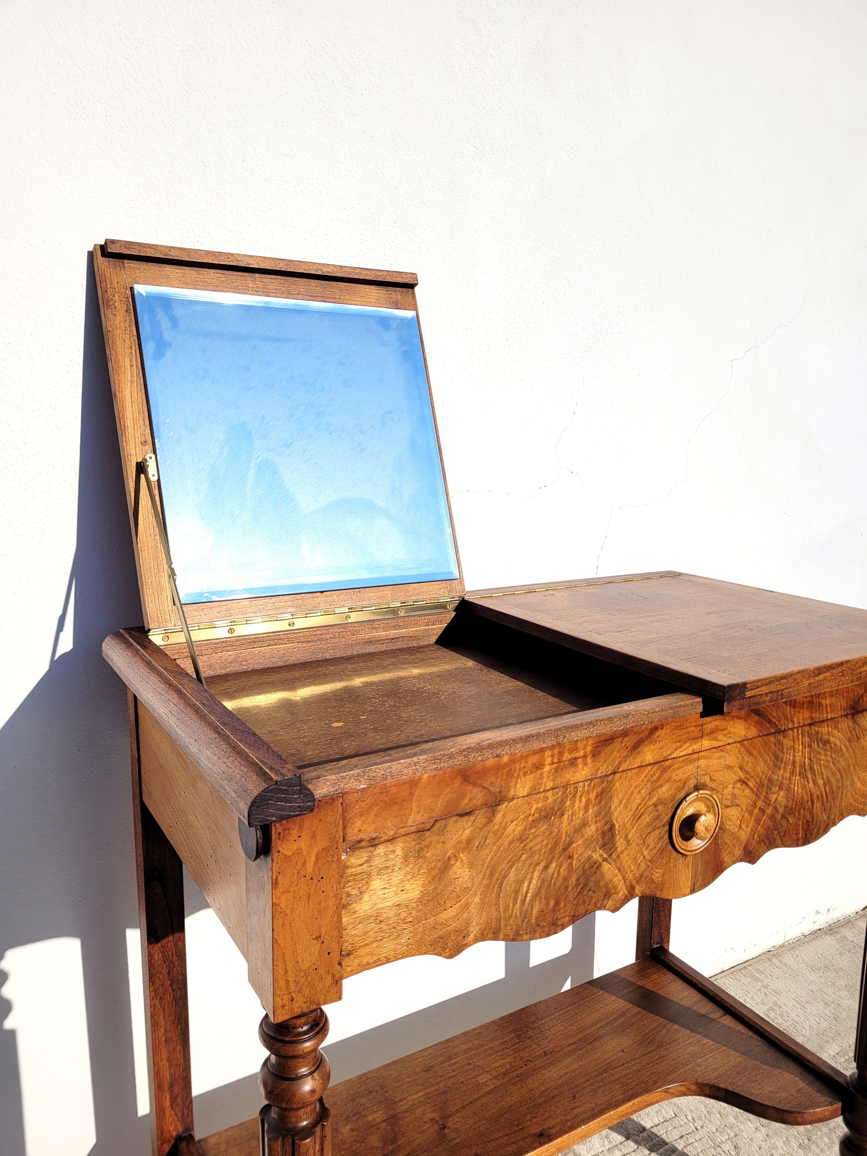 Meuble coiffeuse noyer Louis Philippe