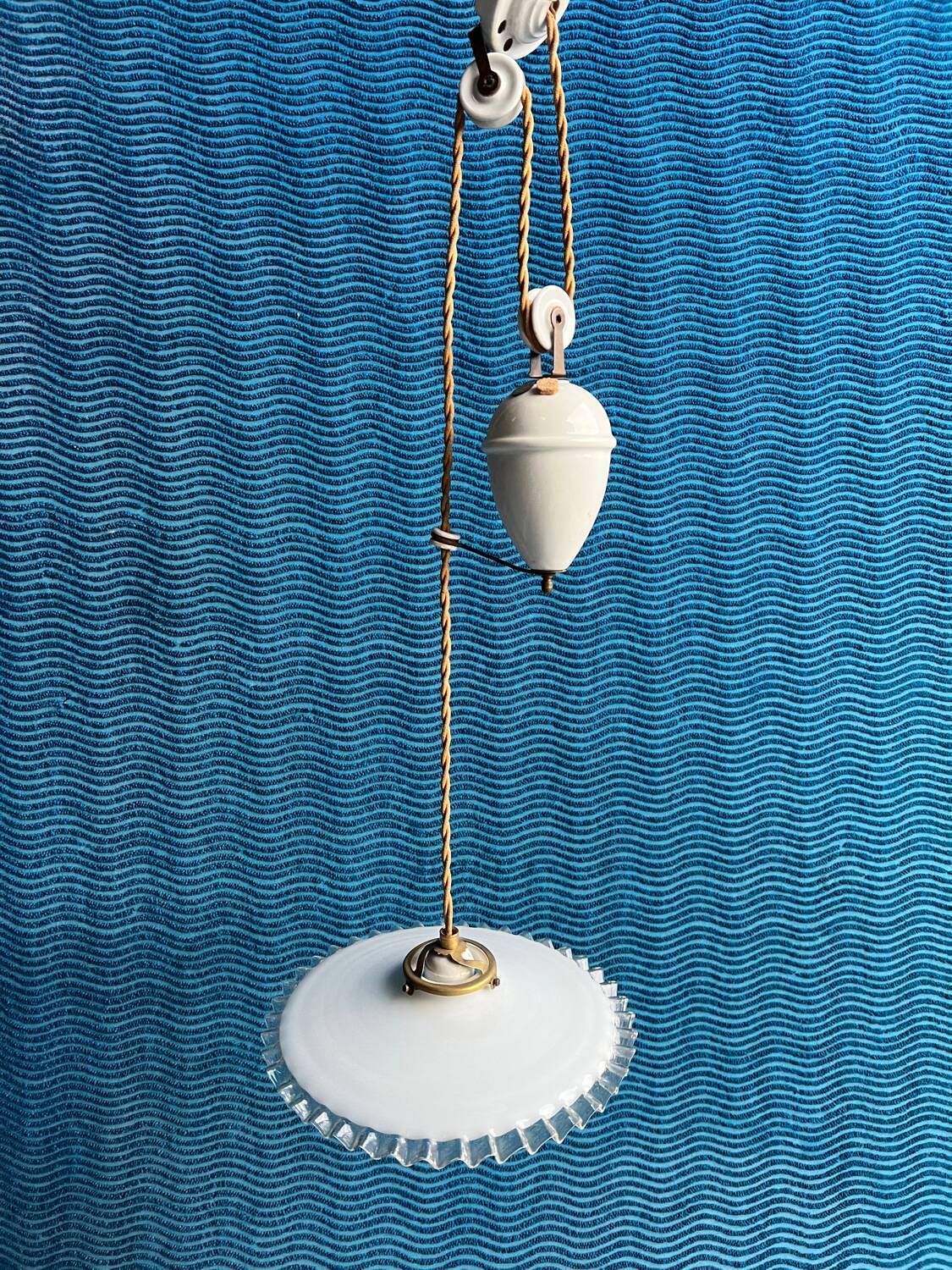 Suspension rises and falls vintage