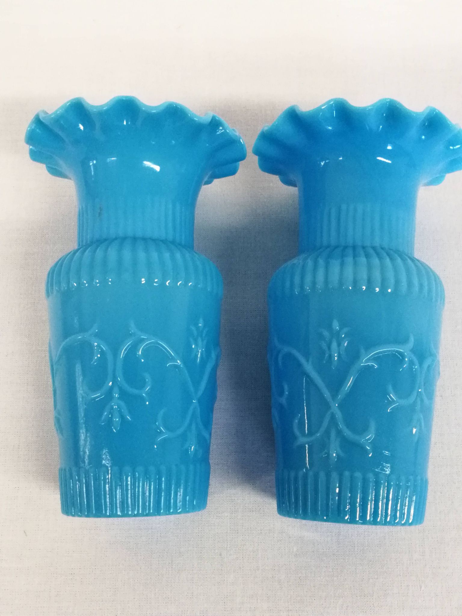 Paire de vases en opaline bleu