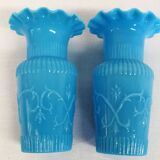 Paire de vases en opaline bleu