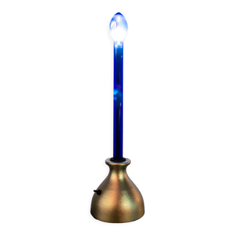 Lampe de table avec base en aluminium et abat-jour en verre bleu Italie Années'2000