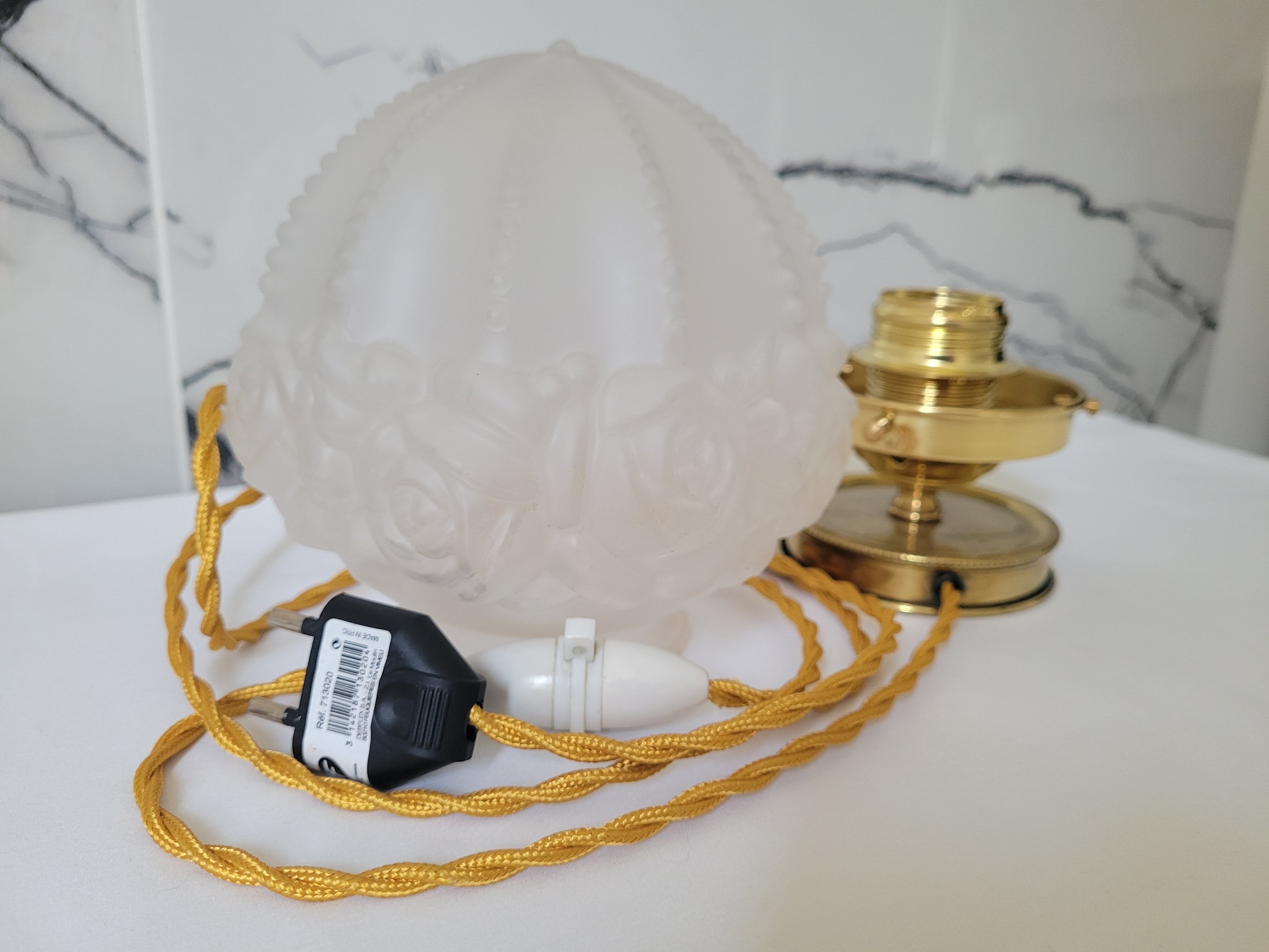 Art deco lamp in brass and glass