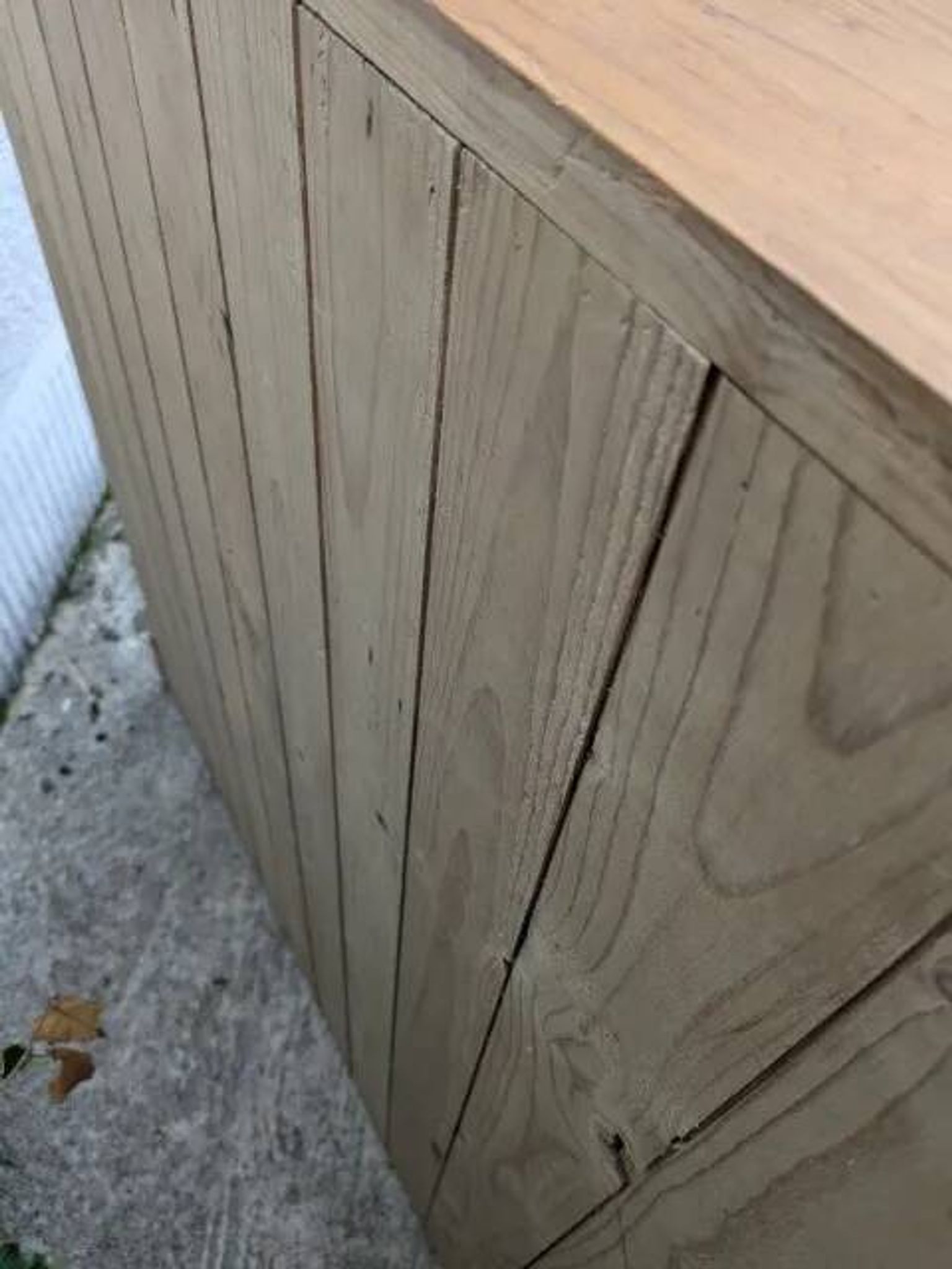 English-style chest of drawers