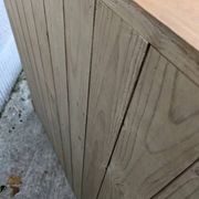 English-style chest of drawers