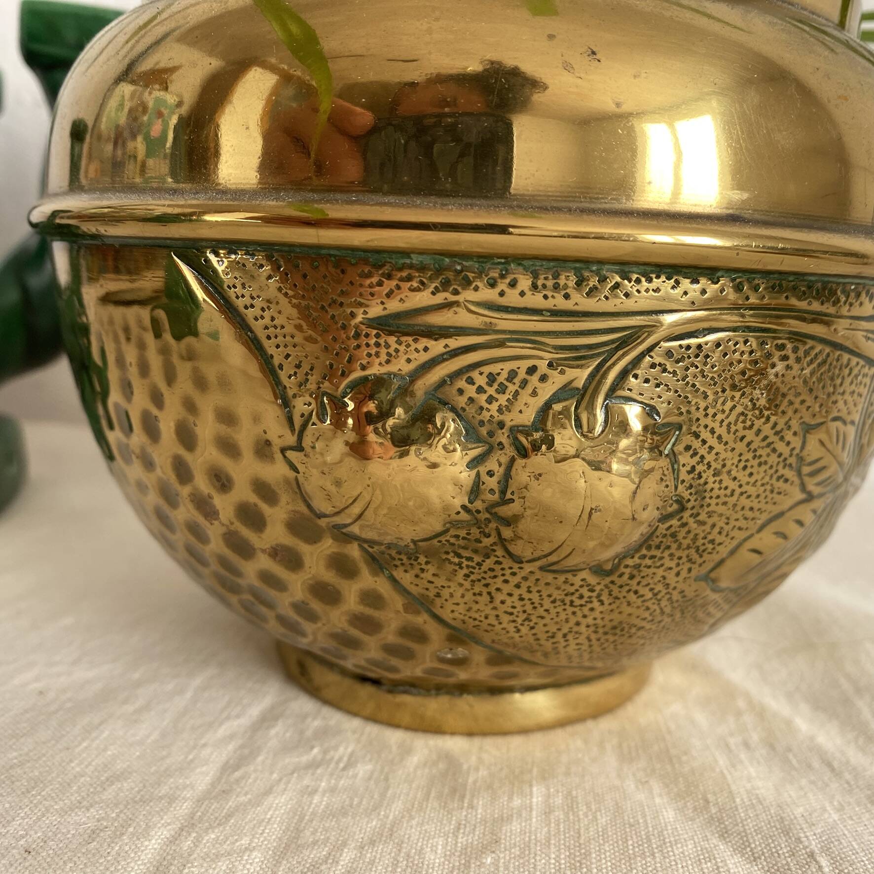 Brass cache pot Villedieu with chestnut decoration