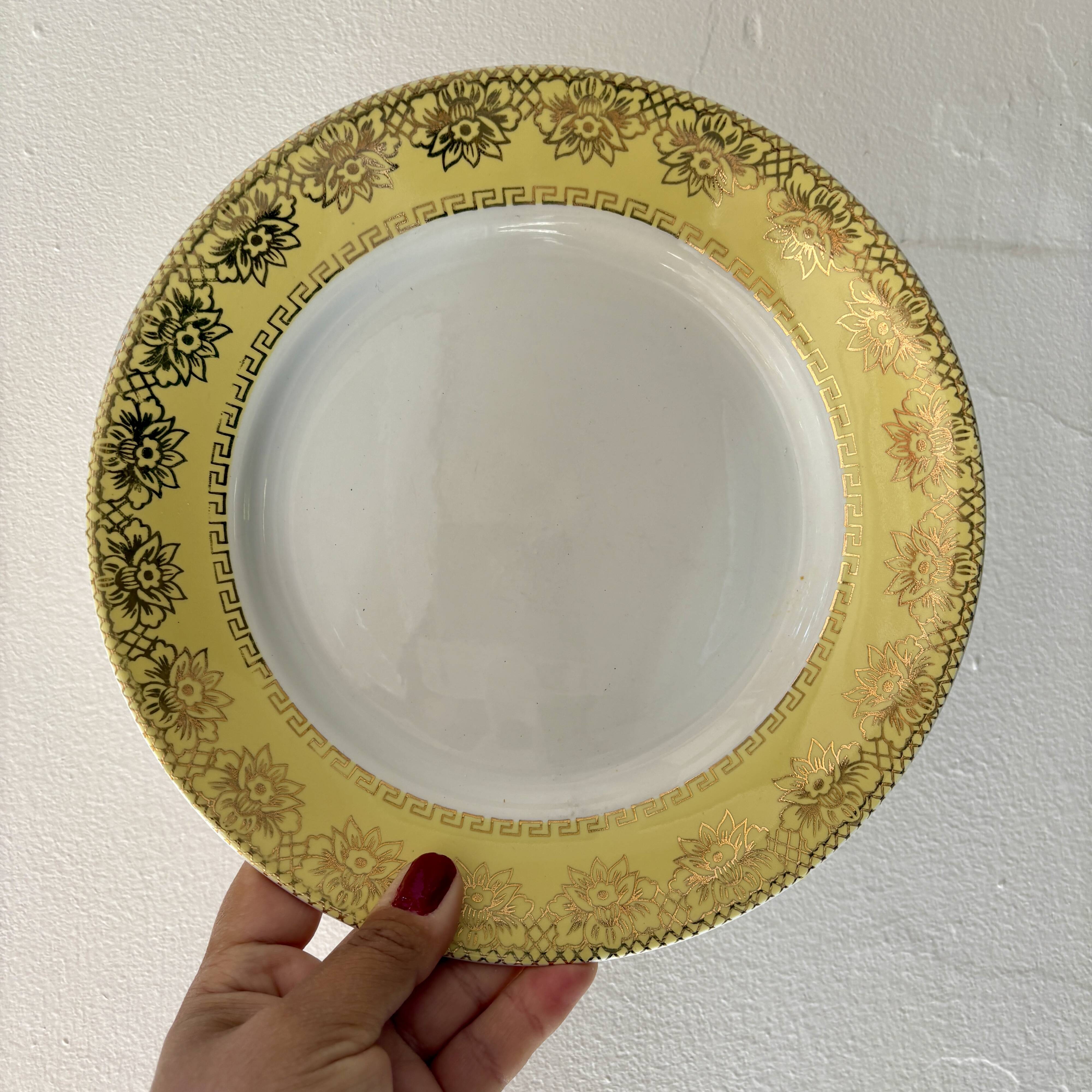 Set of 10 vintage white, yellow and gold dinner plates