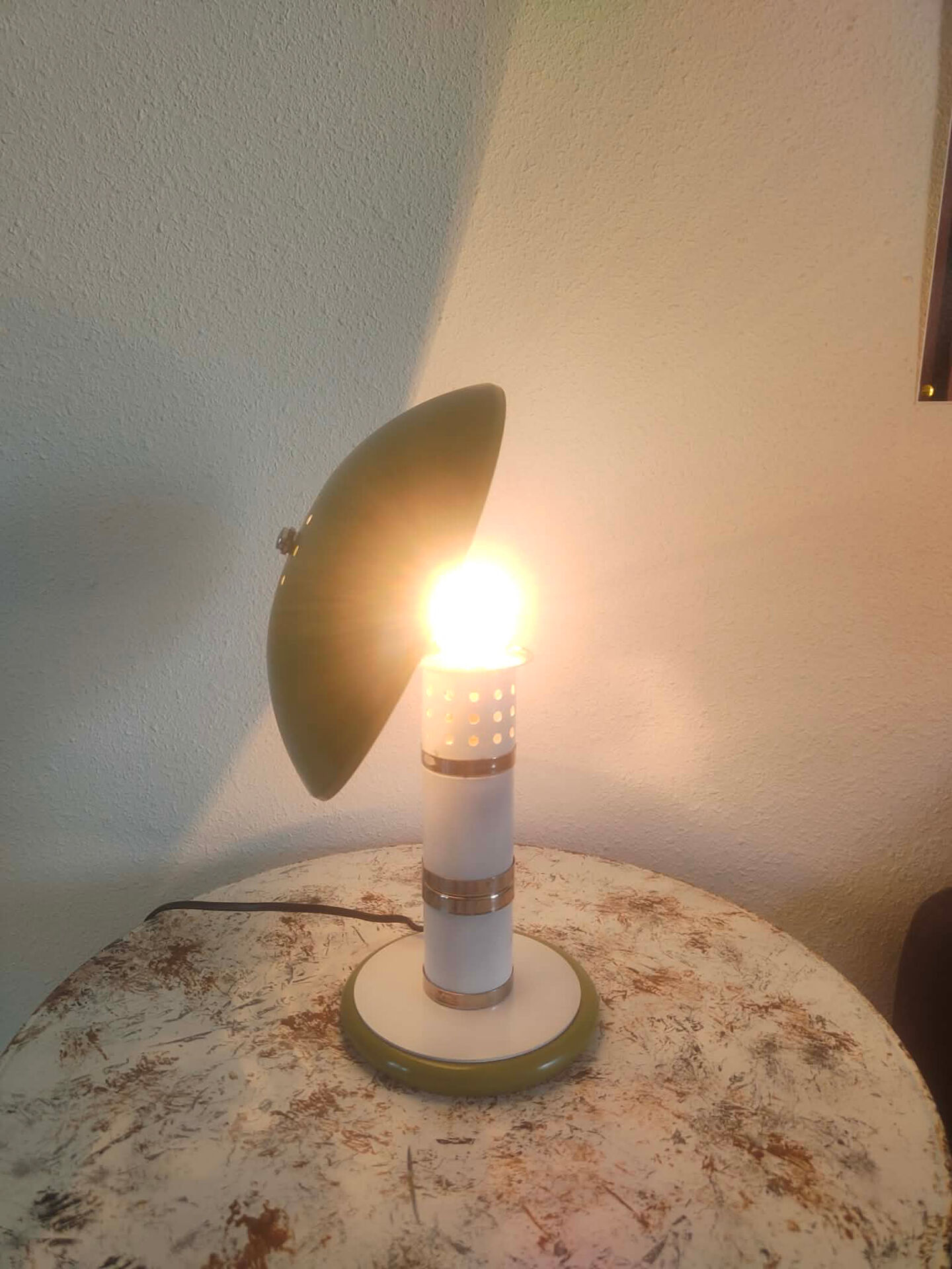 Olive green vintage lamp from the 1980s.