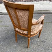 Fauteuil en bois massif et velours style Louis XVI