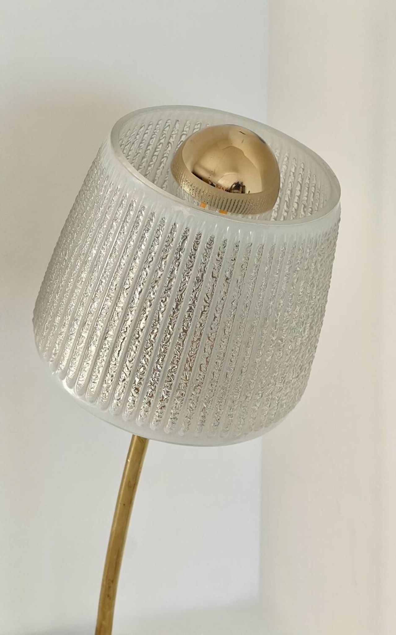 Pair of Art Deco lamps in brass and etched glass