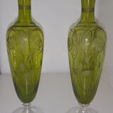 Vases soliflores anciens sur pied verre gravé
