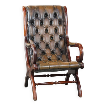 Fauteuil Chesterfield anglais vintage vert avec accents en bois