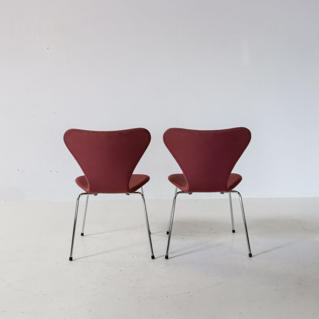 Fritz Hansen Butterfly chairs by Arne Jacobsen